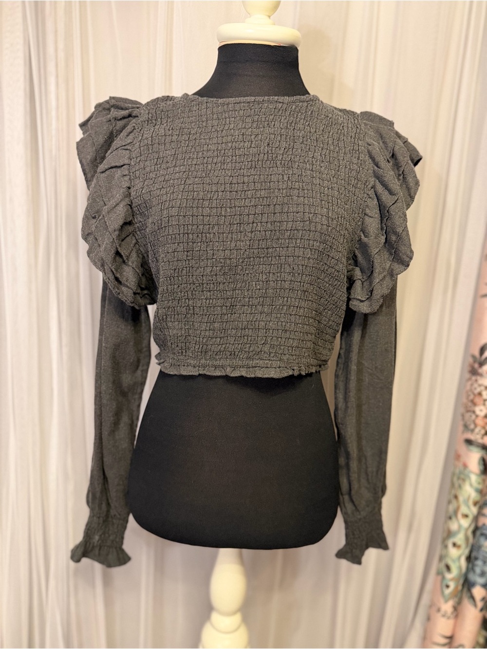 Zara Gray Smocked Ruffle Shoulder Crop Top Long Sleeve Size M Romantic